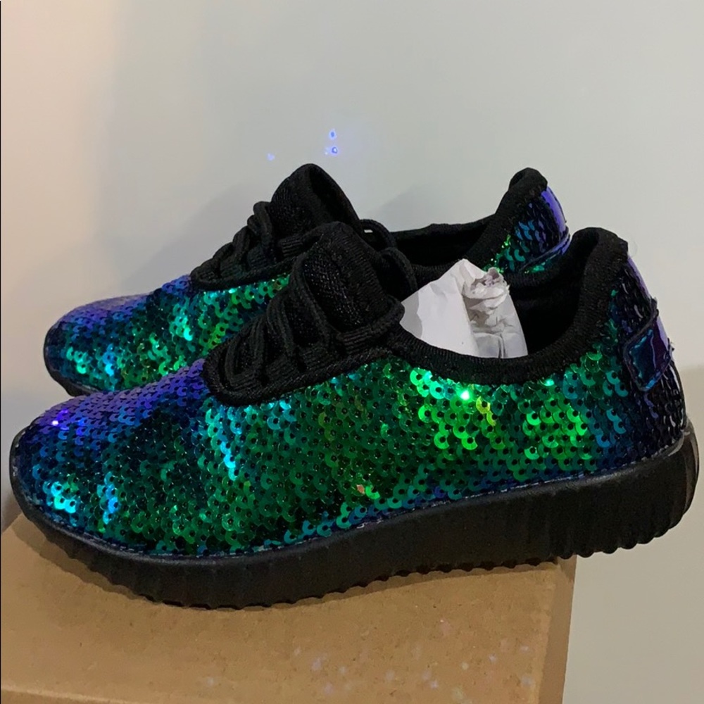 Last pair❗️size 11 Girl sneakers - Picture 4 of 5